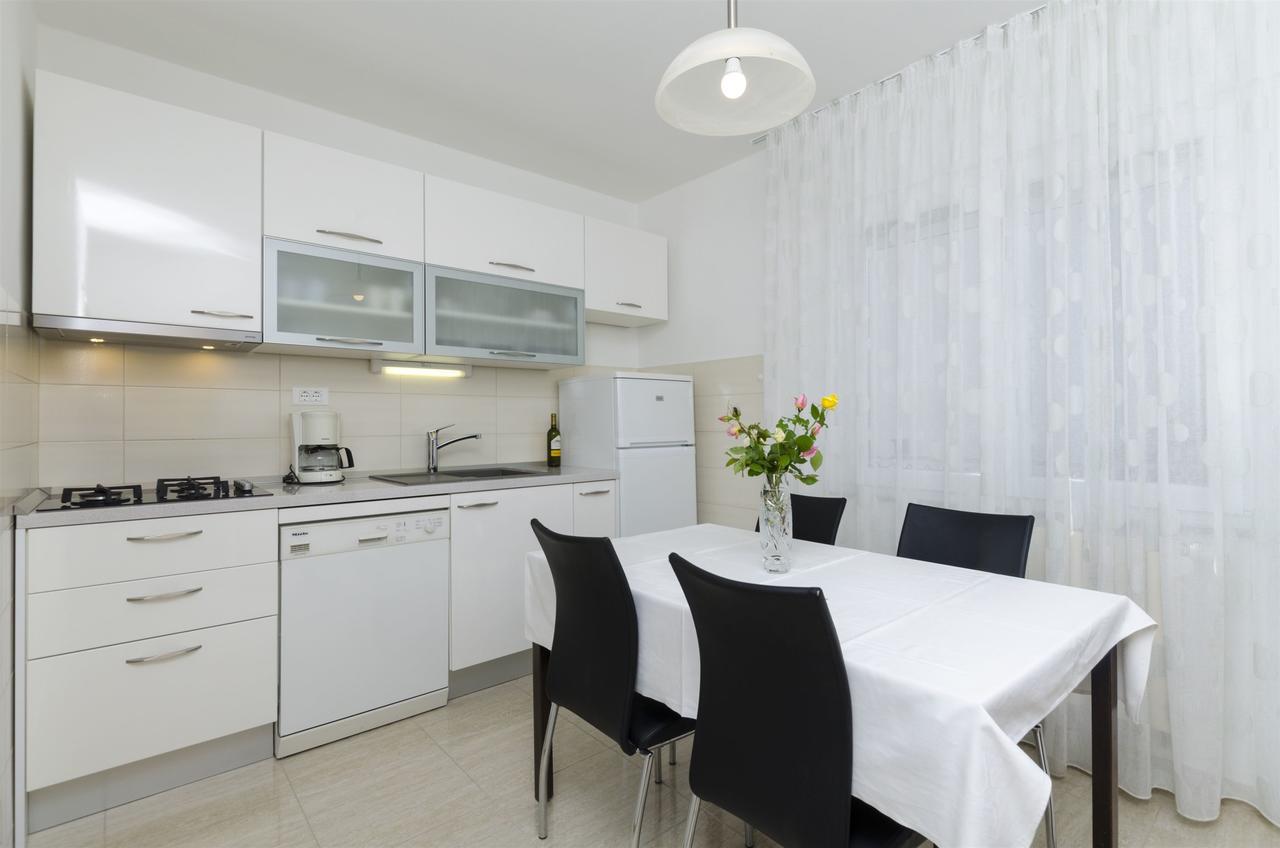 Apartments Karmela Primosten Exterior photo